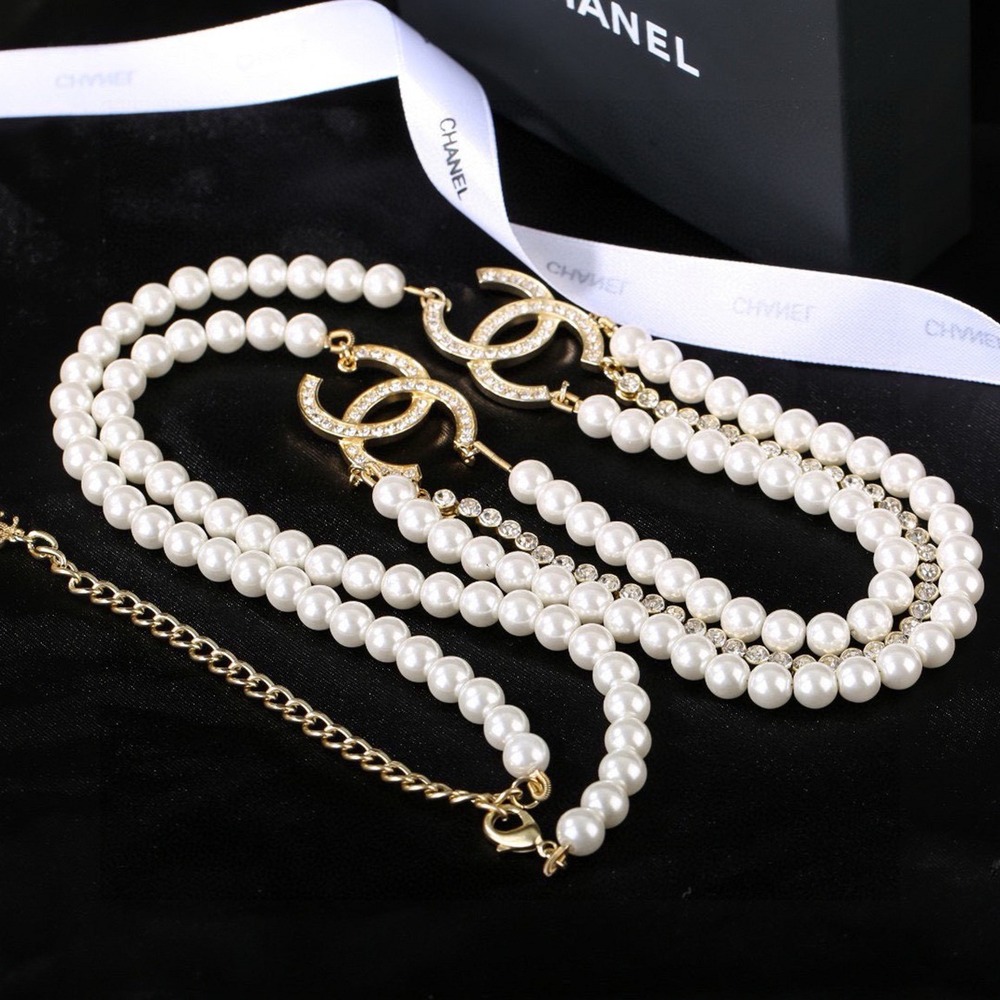 Chanel pearl necklace